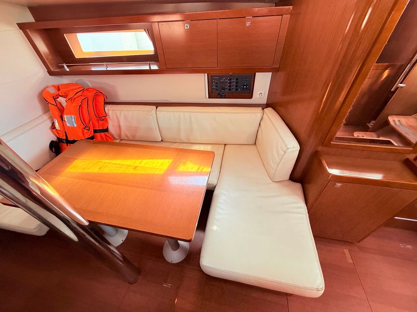 Beneteau OCEANIS 41 Sluničko