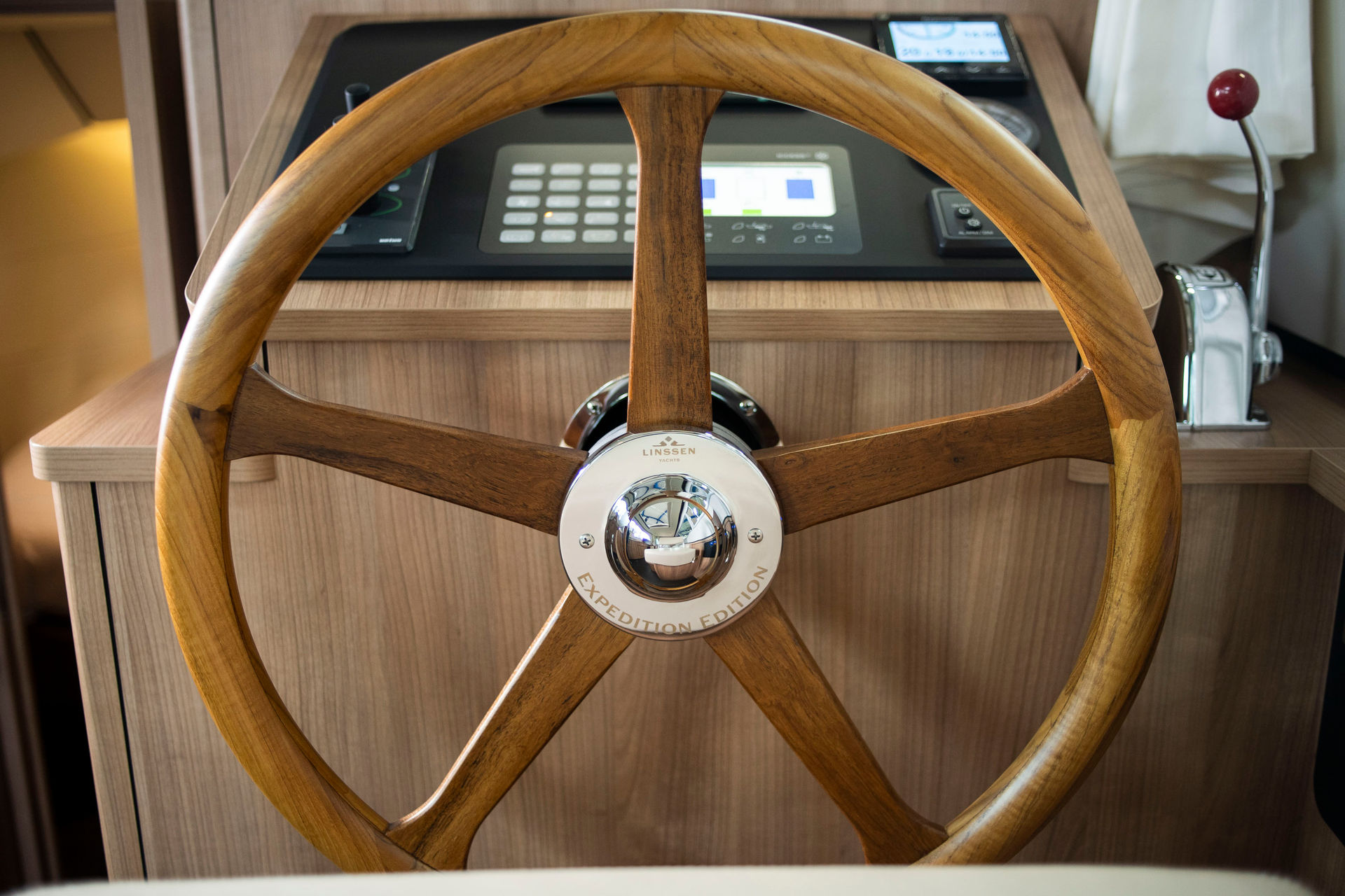 7883790595401220_Linssen_Expedition_Edition-131.jpg