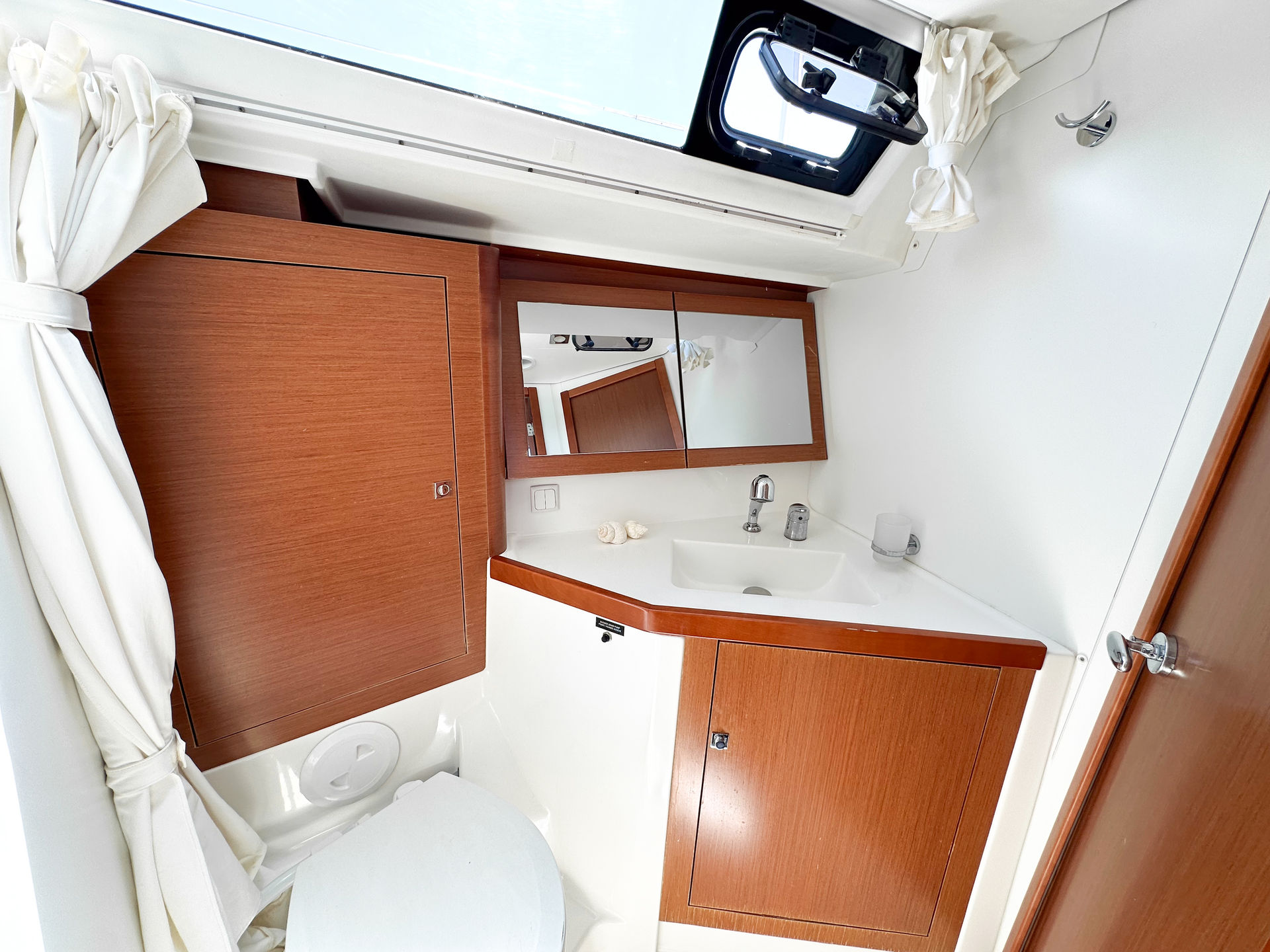 7897677500000107938_interior_foxtrot_10.JPG