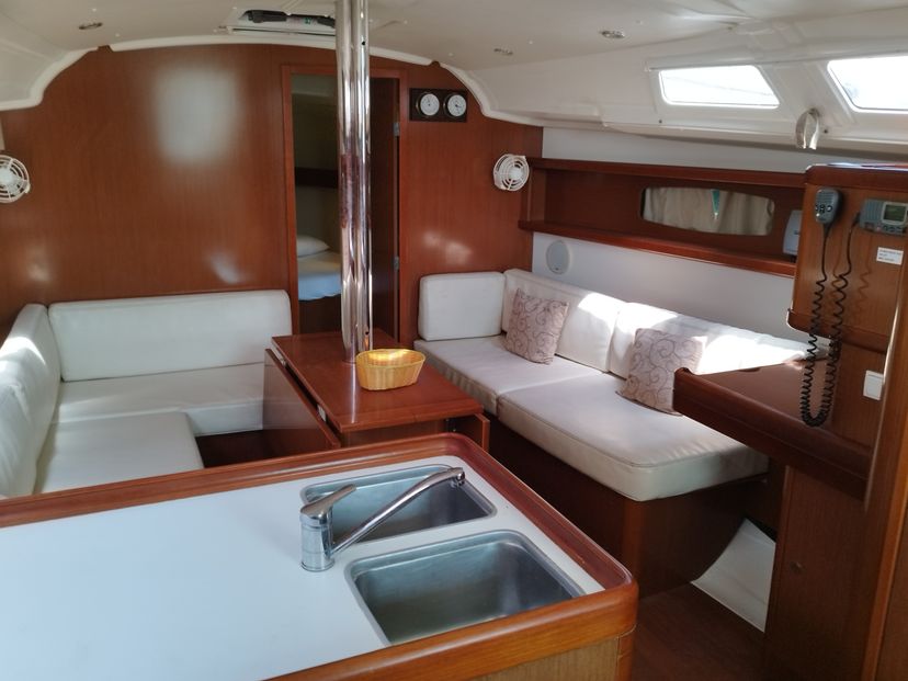 Beneteau 37 MINA "Sails 2025"