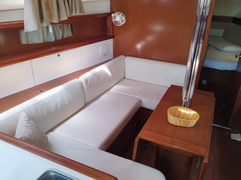 Beneteau 37 MINA "Sails 2025"