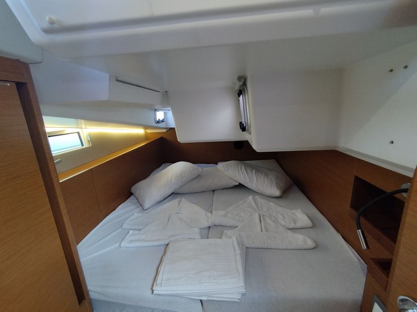 Jeanneau 49 MARINA GEN.+A.C. "Sails 2025"