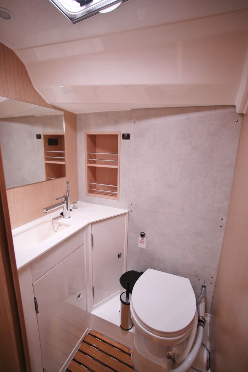 Bavaria Yachtbau C42 Oktana (Pax 8)