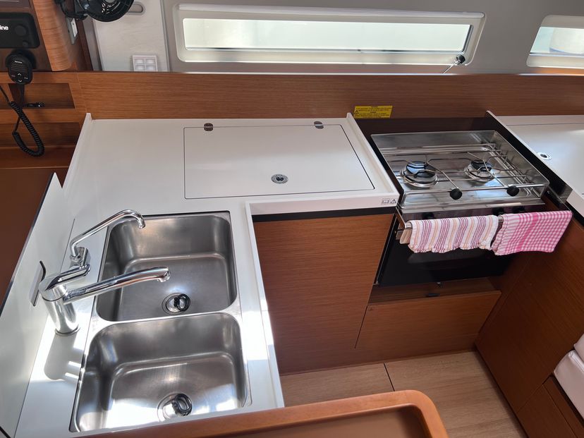 Jeanneau 410 Stilvi