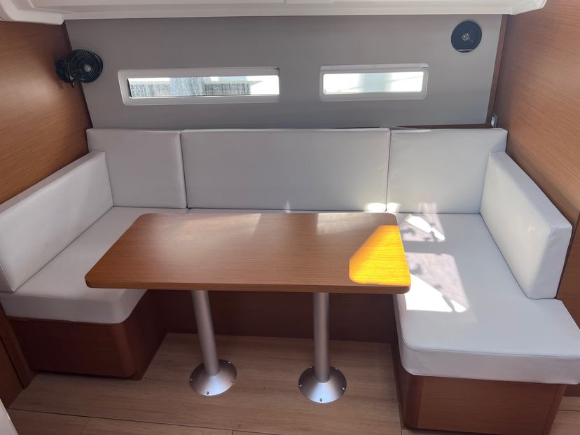 Jeanneau 410 Stilvi