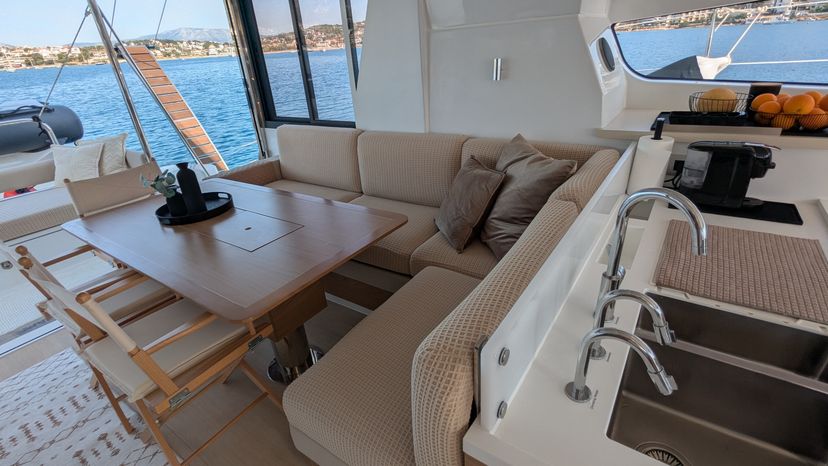 Bali Catamarans 4.2 Leo