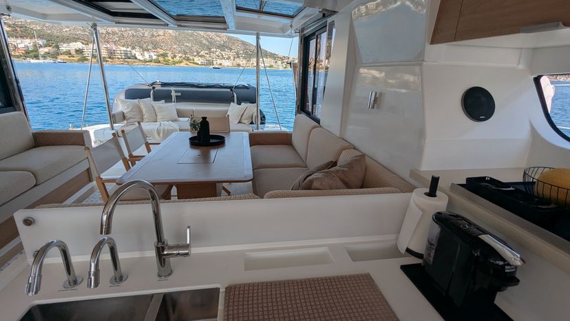 Bali Catamarans 4.2 Leo