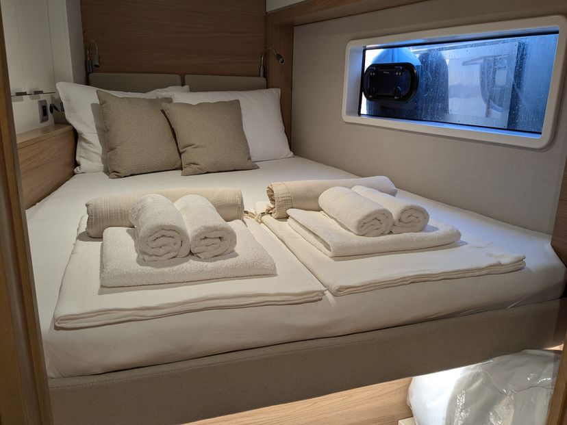 Bali Catamarans 4.2 Leo