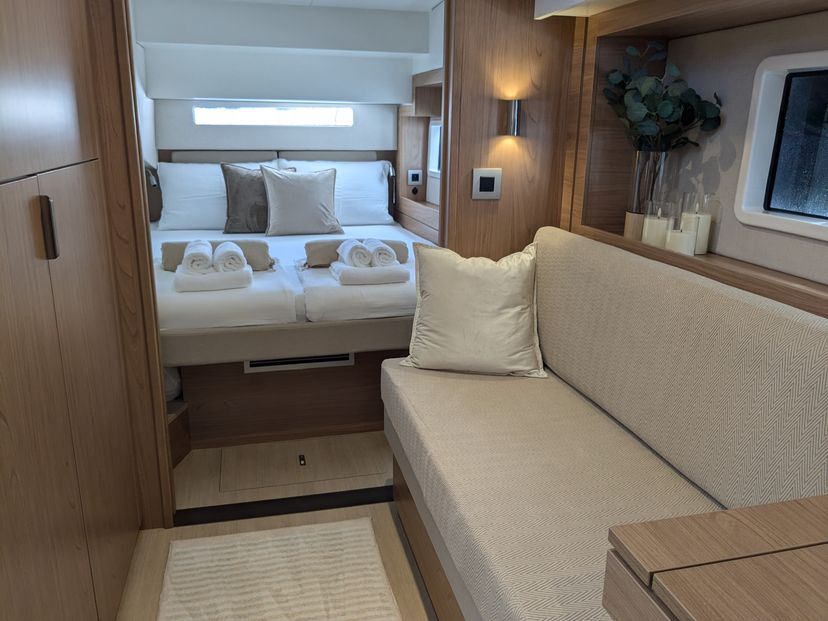 Bali Catamarans 4.2 Leo