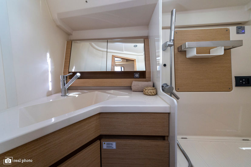 Hanse Yachts 38 Tecla - Water maker, Solar Panel - BOTH SAILS triradial, Retractabile Bow Trust