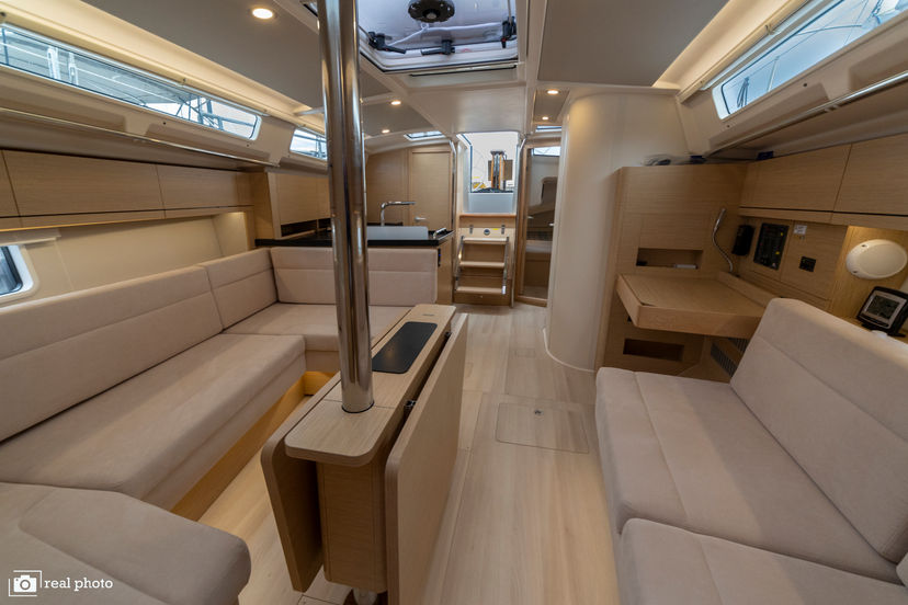 Hanse Yachts 38 Tecla - Water maker, Solar Panel - BOTH SAILS triradial, Retractabile Bow Trust