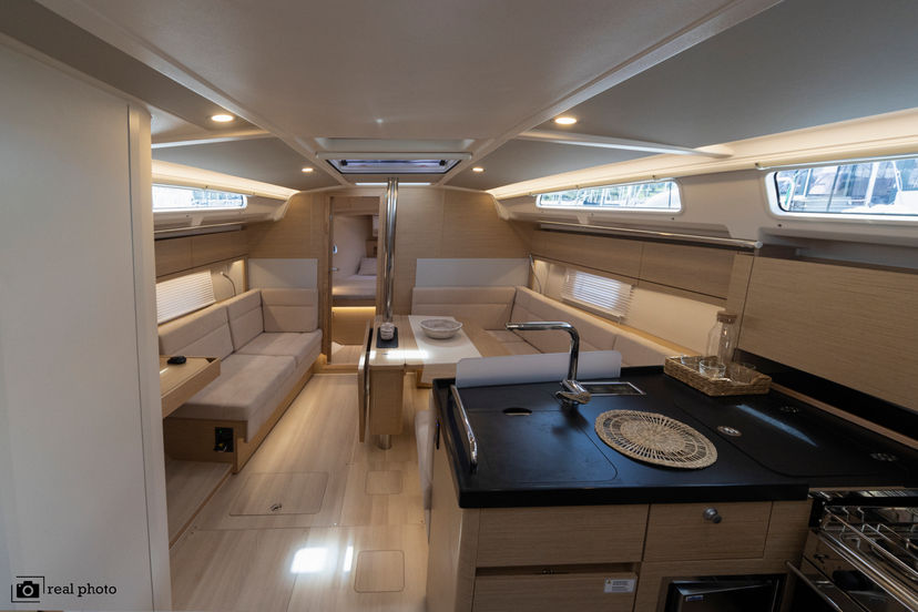 Hanse Yachts 38 Tecla - Water maker, Solar Panel - BOTH SAILS triradial, Retractabile Bow Trust