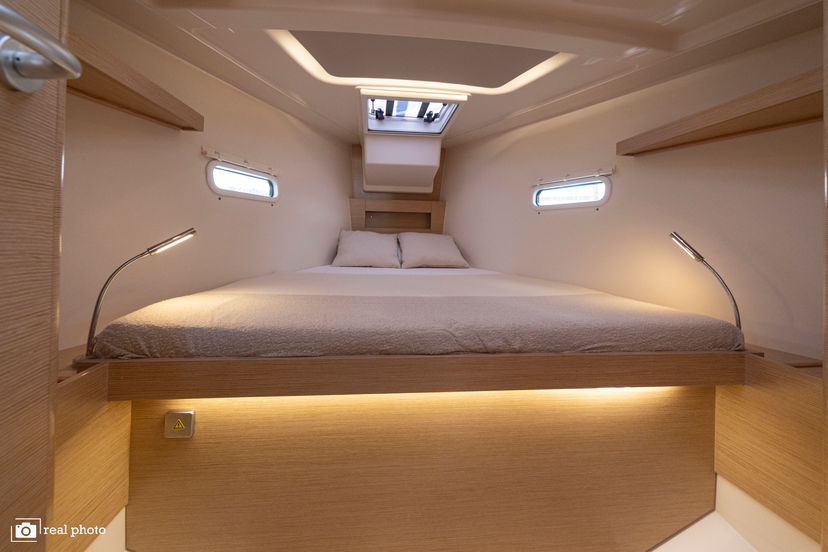 Hanse Yachts 38 Tecla - Water maker, Solar Panel - BOTH SAILS triradial, Retractabile Bow Trust