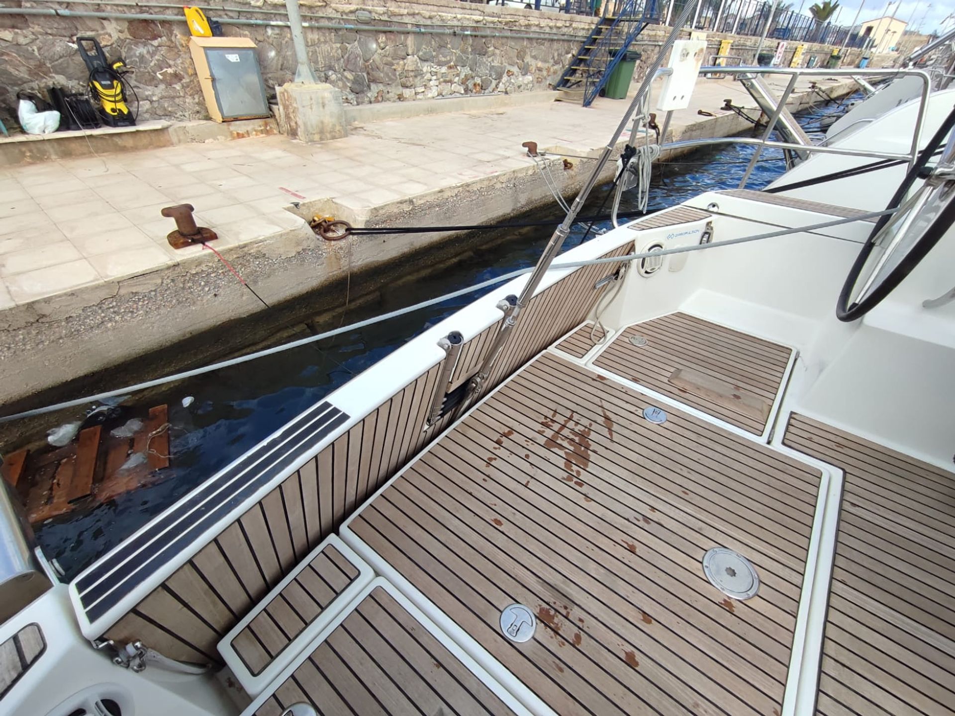 8740081341904173_Stern_Platform.jpeg