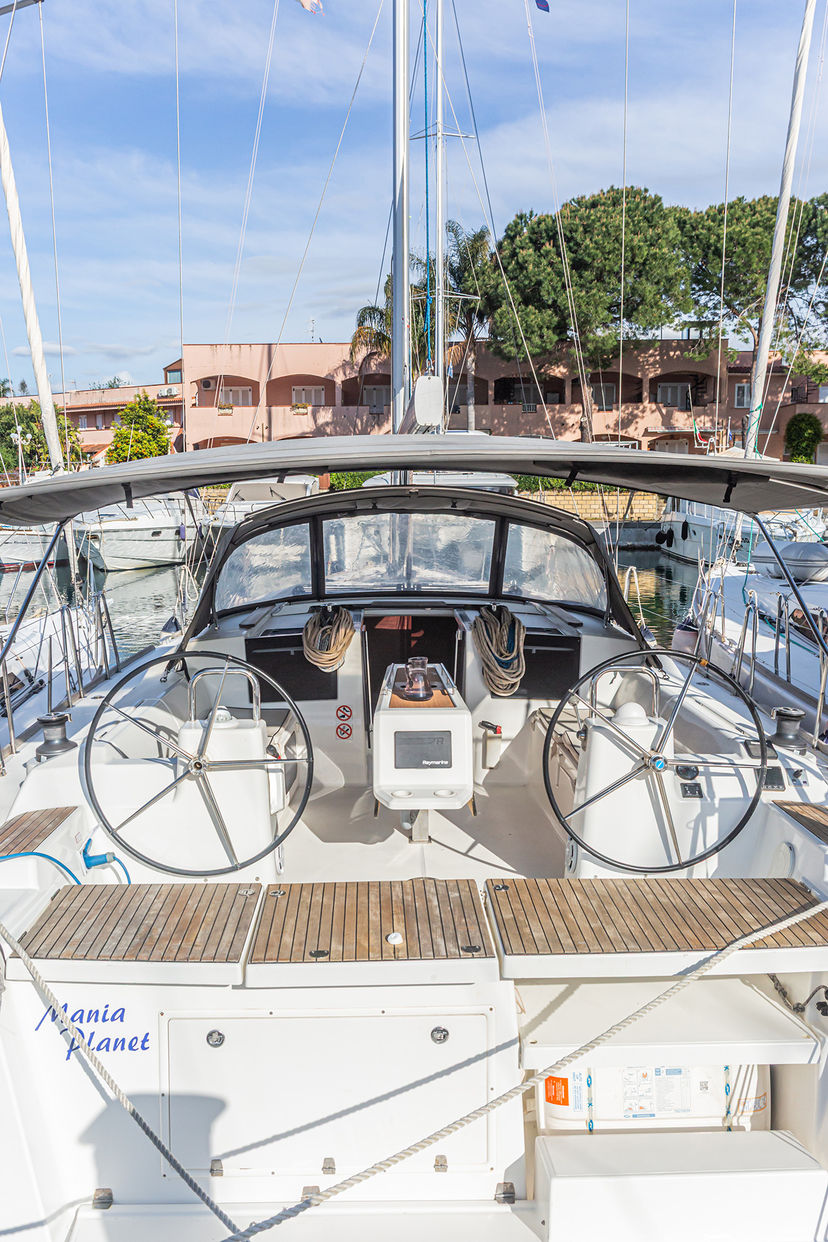 Dufour Yachts GRAND Mania Planet