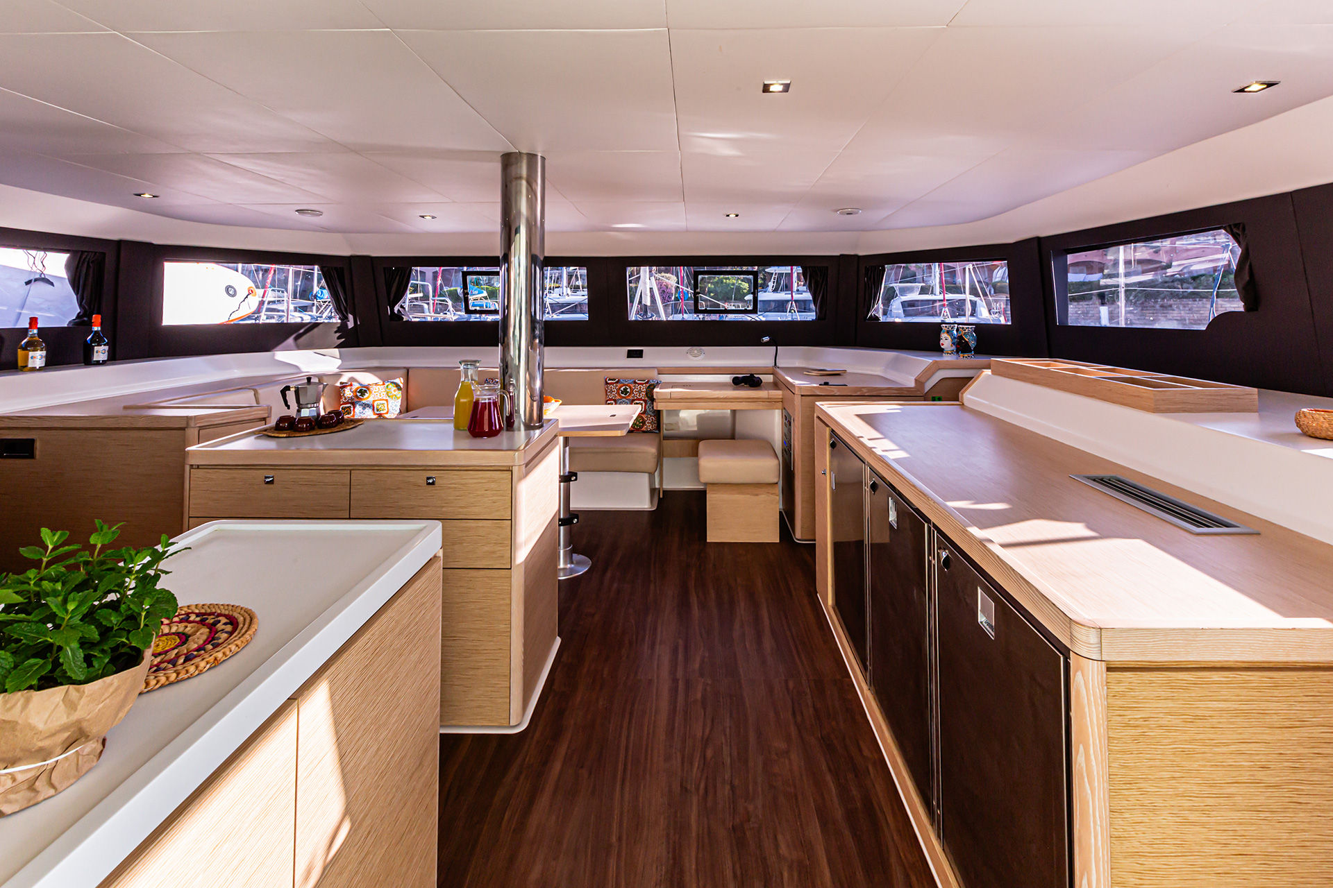 8921131635501939_Dufour-catamaran-48-oblivion-planet-int-01.jpg