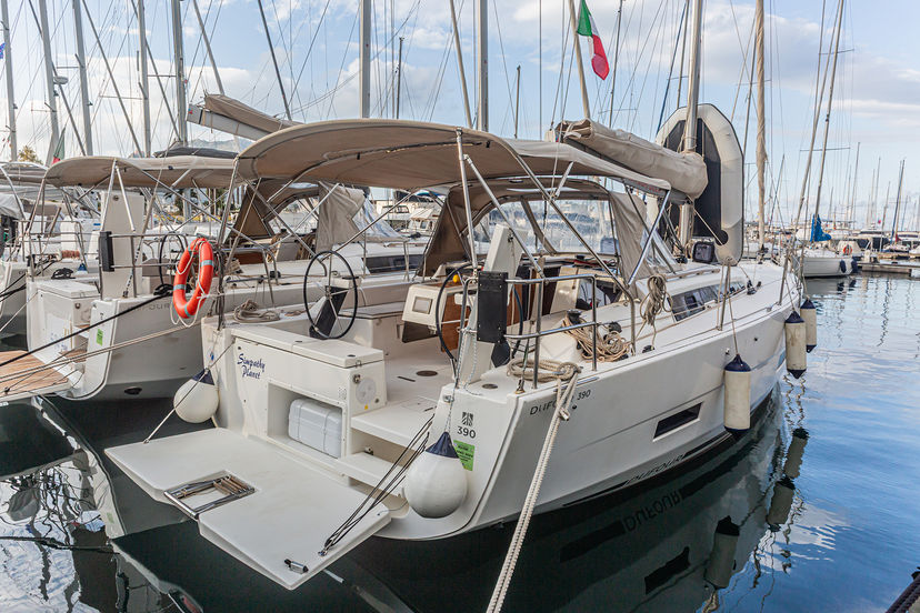 Dufour Yachts GRAND Sympathy Planet