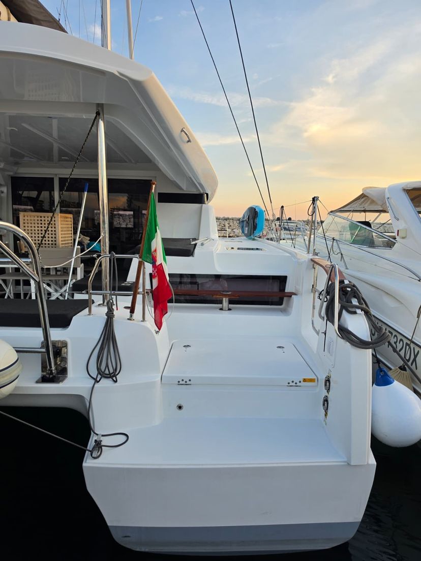 Lagoon 43 Too White