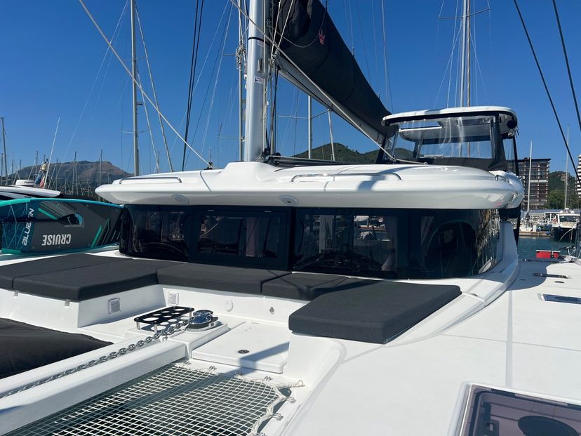 Lagoon 43 Too White