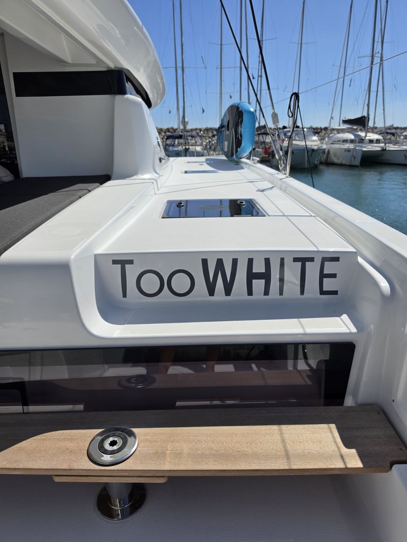 Lagoon 43 Too White