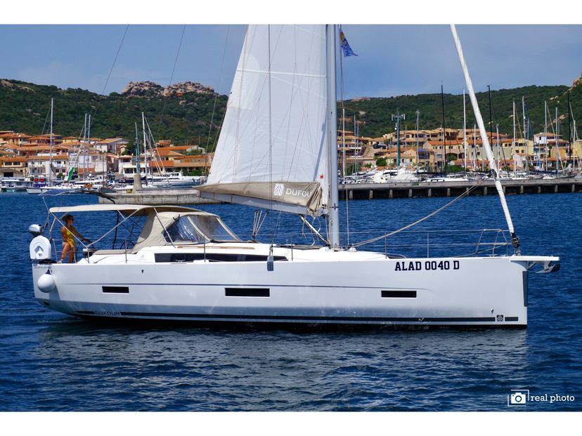 Dufour Yachts 43 Noah- Water maker, Solar Panel