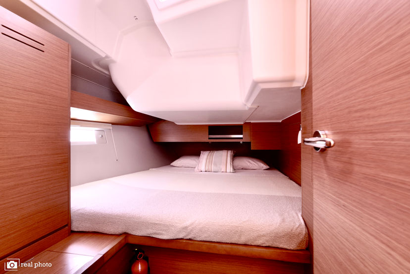 Dufour Yachts 43 Noah- Water maker, Solar Panel