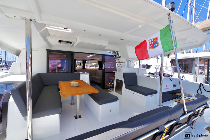 Fountaine Pajot 47 ORSA 3- A/C, Generator, Water maker