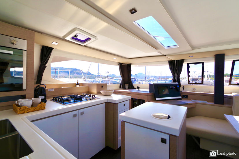 Fountaine Pajot 47 ORSA 3- A/C, Generator, Water maker