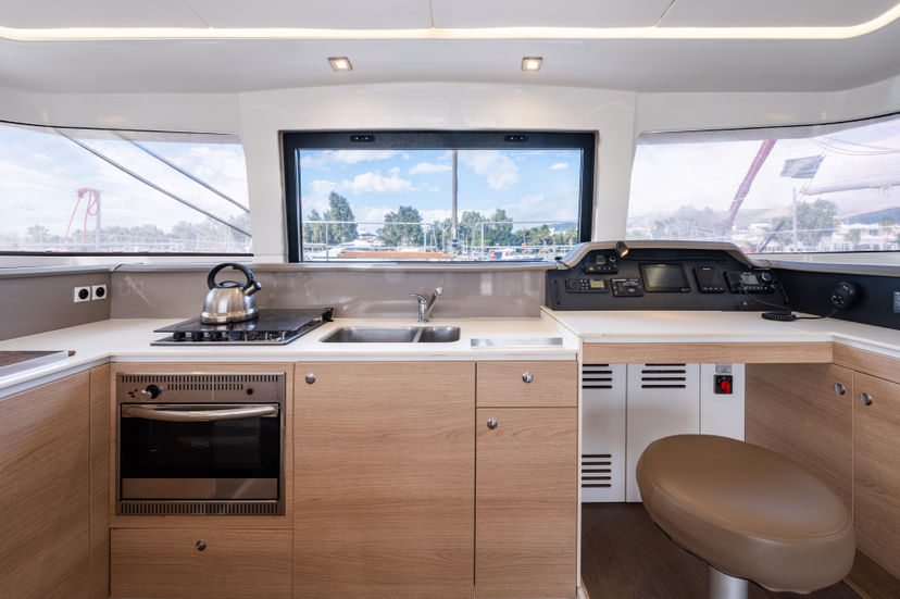 Bali Catamarans 4.1 Theros