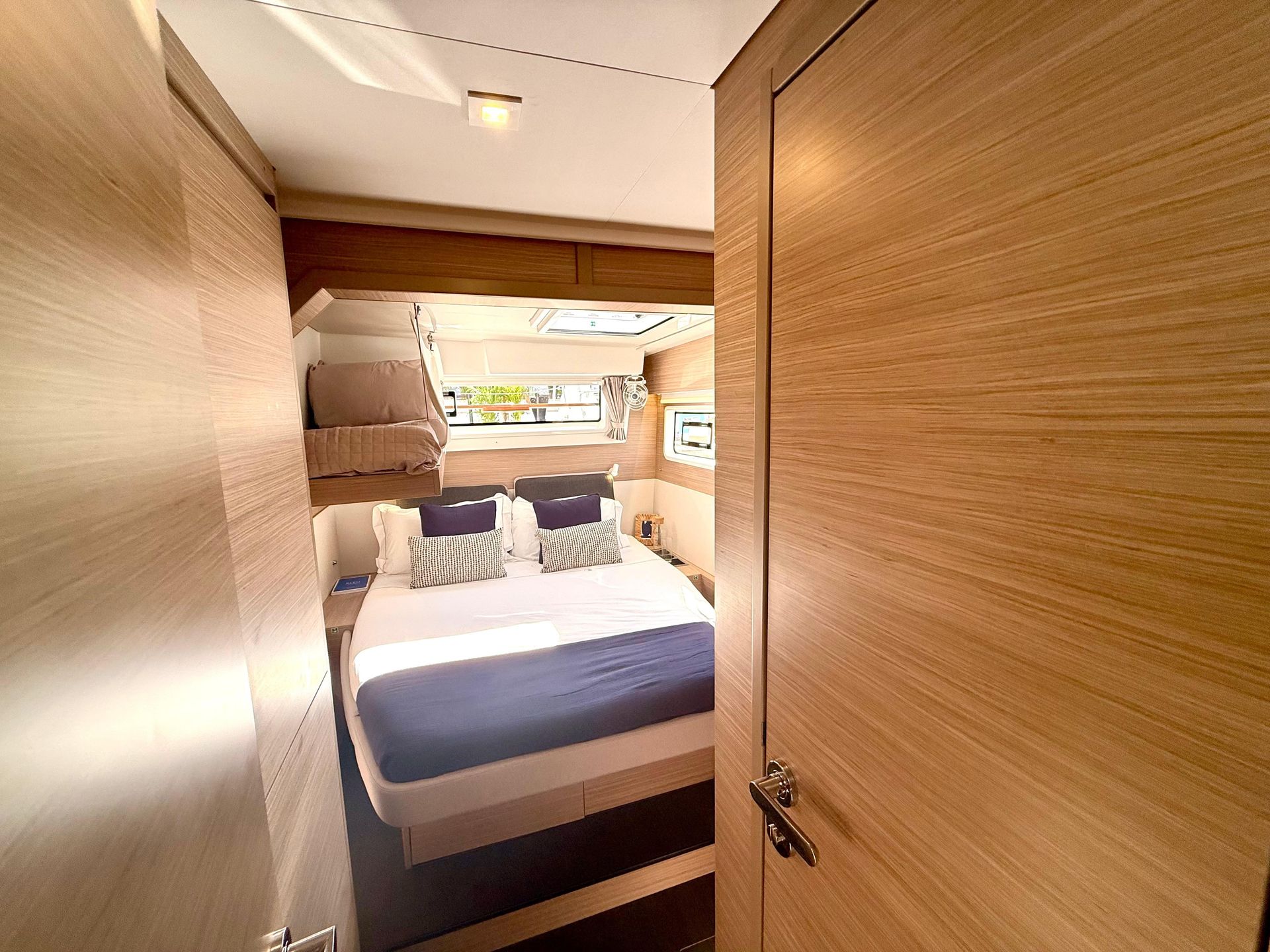 9233181298501042_cabina_poppa_sx_pullman_bed.jpg