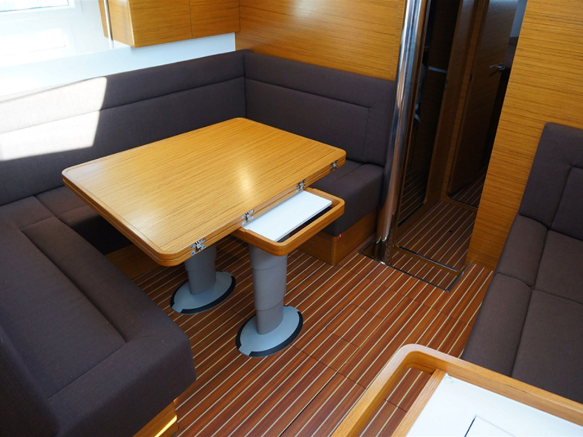 941329630000102277_Alkistis_interior.JPG
