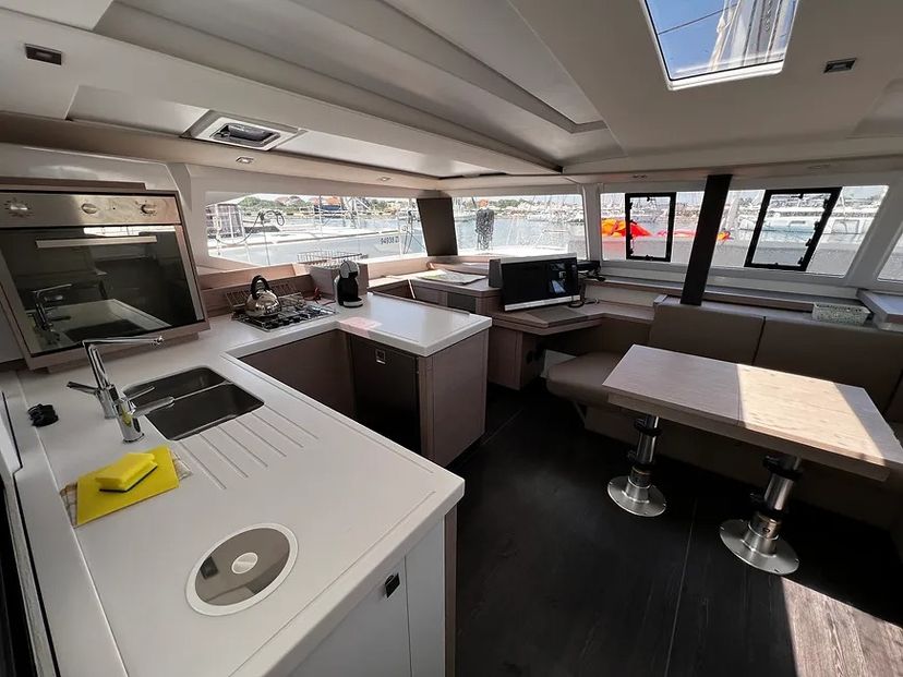 Fountaine Pajot 42 Jami