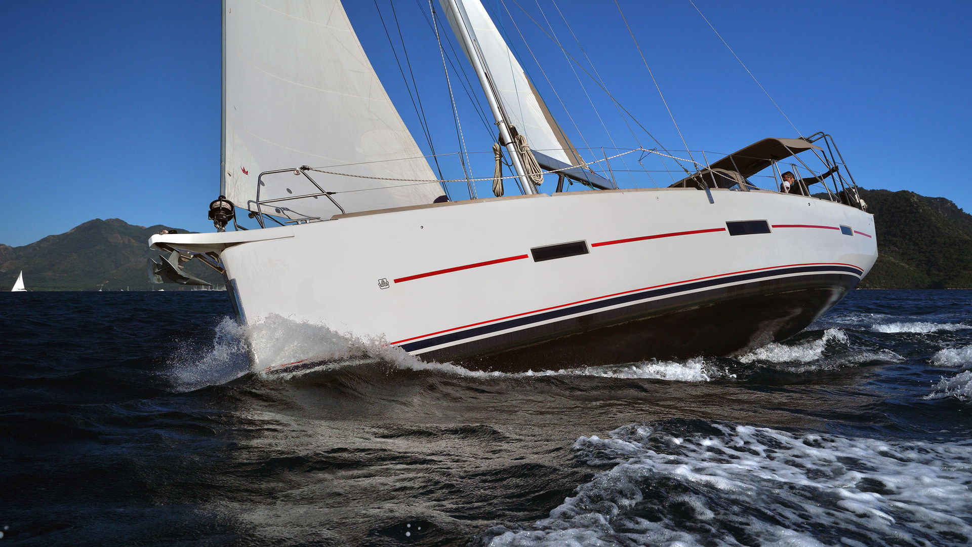 9857801712802660_D460_sailing_2.jpg