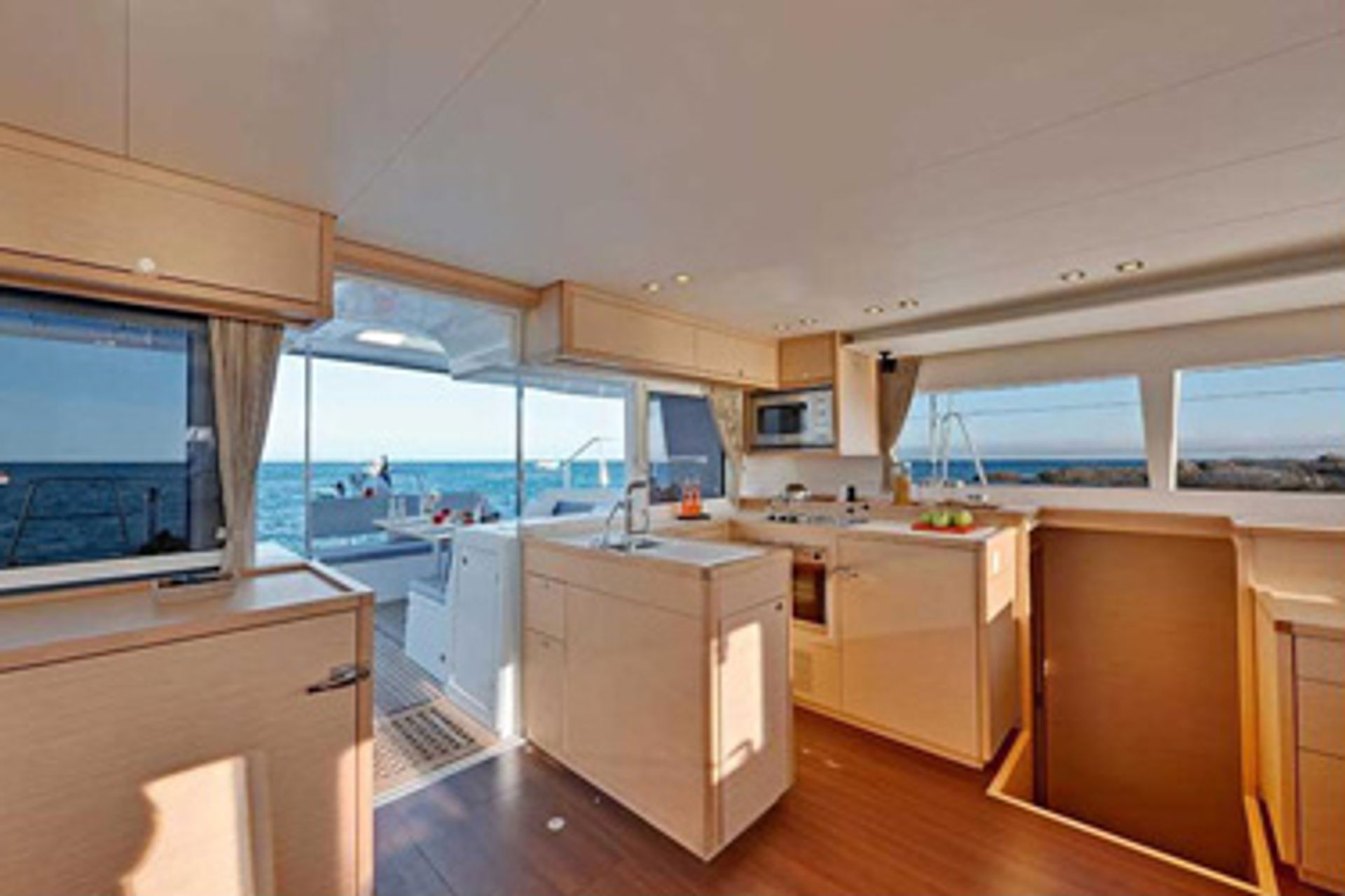 nausys-10107490-9870890-p.JPG