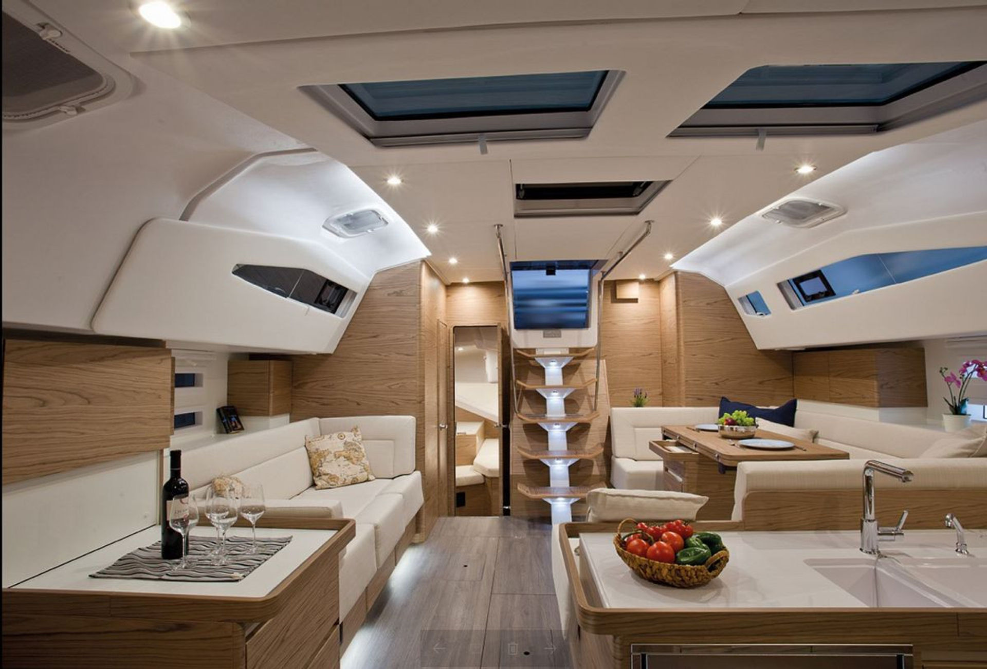 nausys-10122661-9870890-E50Imprinside..jpg