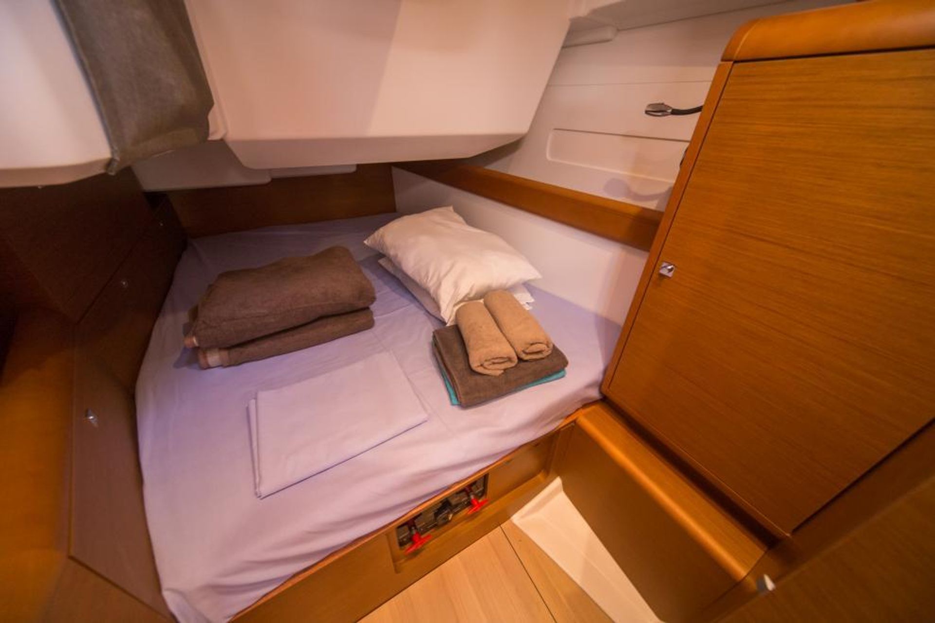 nausys-10127355-9870890-IRAKLIA11..jpg