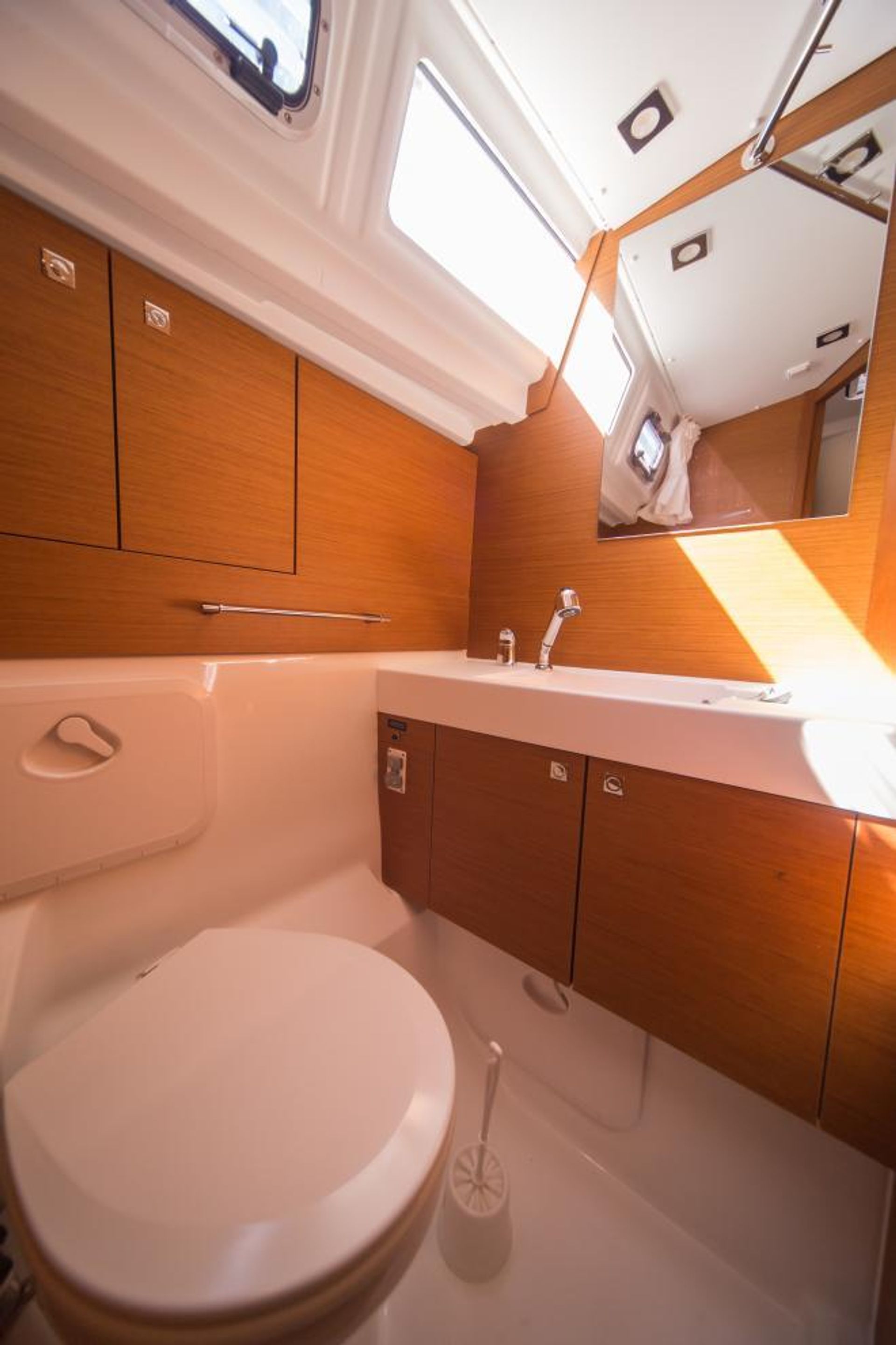 nausys-10127355-9870890-IRAKLIA12..jpg