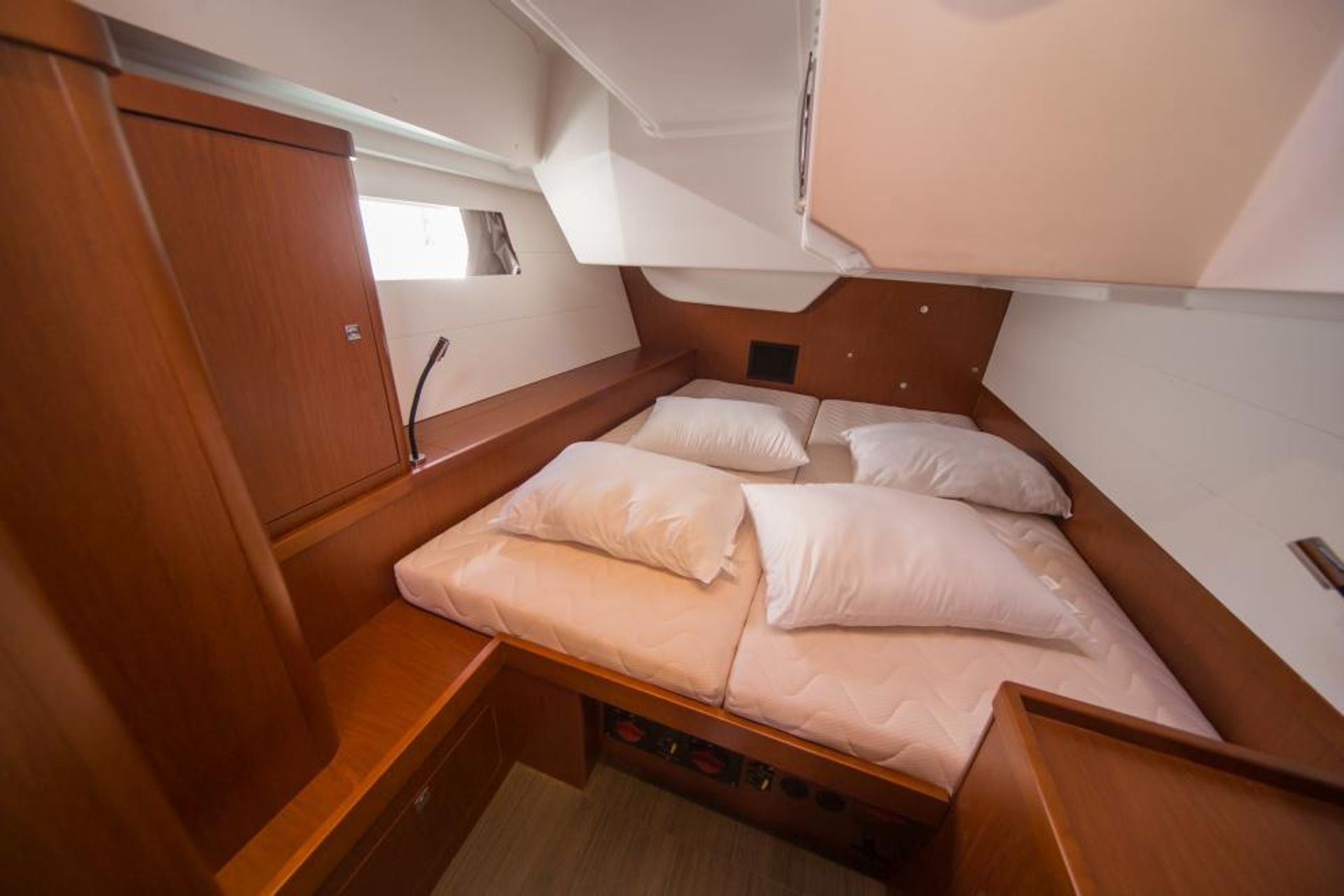 nausys-10127366-9870890-COETIVY11..jpg