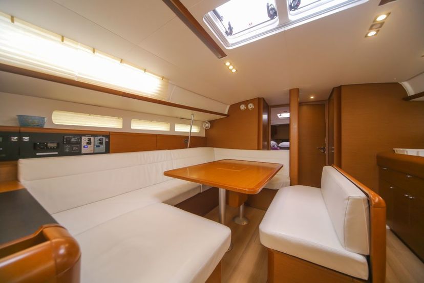 Jeanneau 51 MALAKE 
