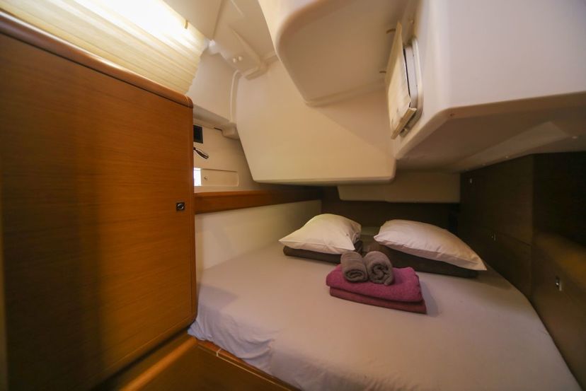 Jeanneau 51 MALAKE 