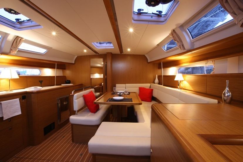 Jeanneau 44 MISS DEVEREUX 