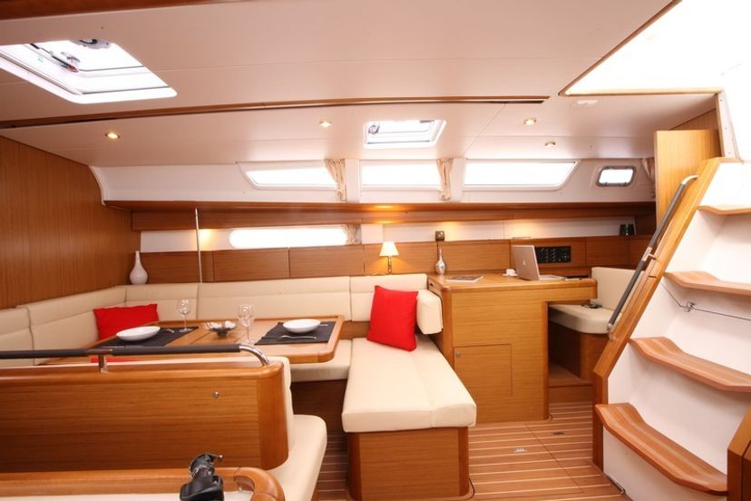 Jeanneau 44 MISS DEVEREUX 