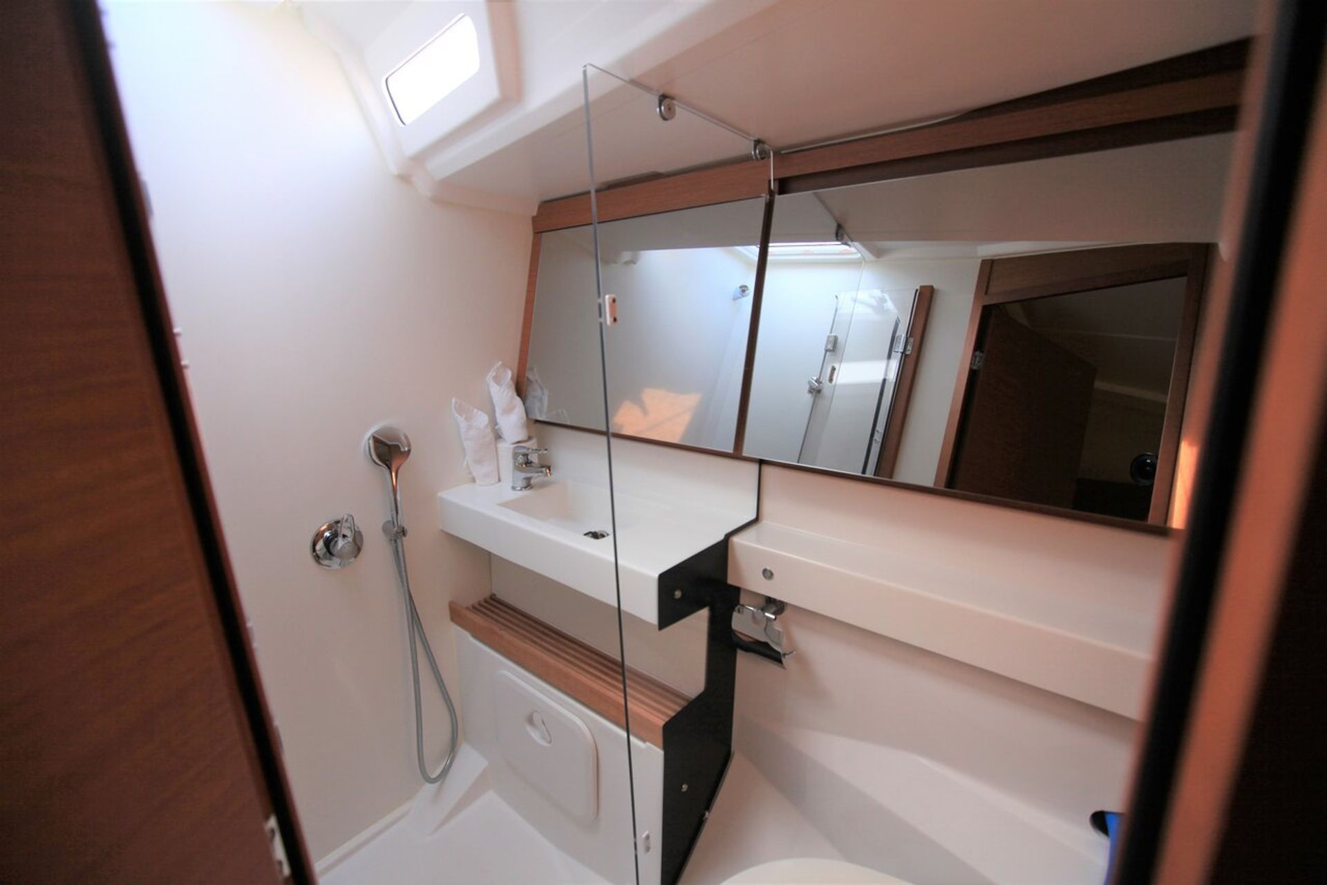 nausys-10224069-521000-w1.jpg