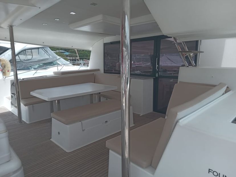 Fountaine Pajot 50 CHRISTOPHINE 2 