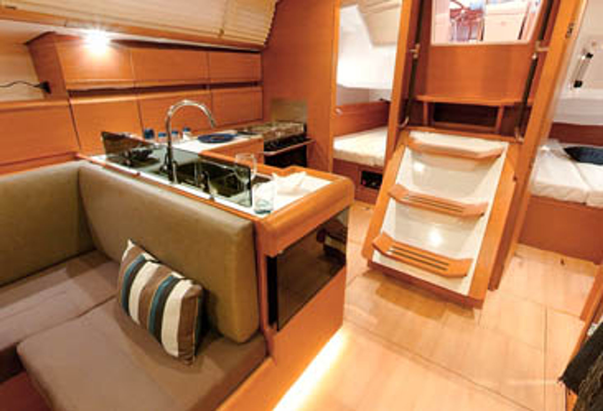 nausys-10236761-9870890-p.jpg