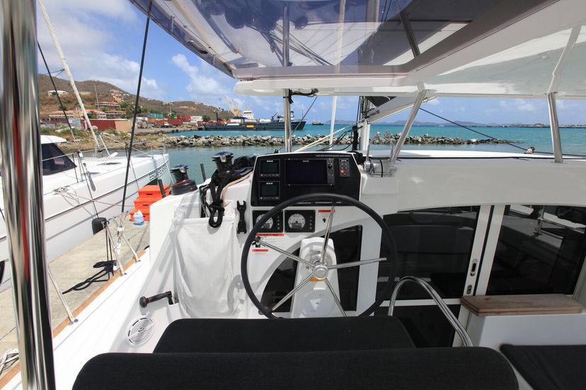 Lagoon 38 Saint Blue