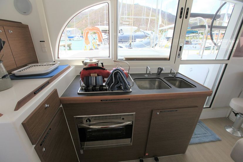 Lagoon 38 Saint Blue