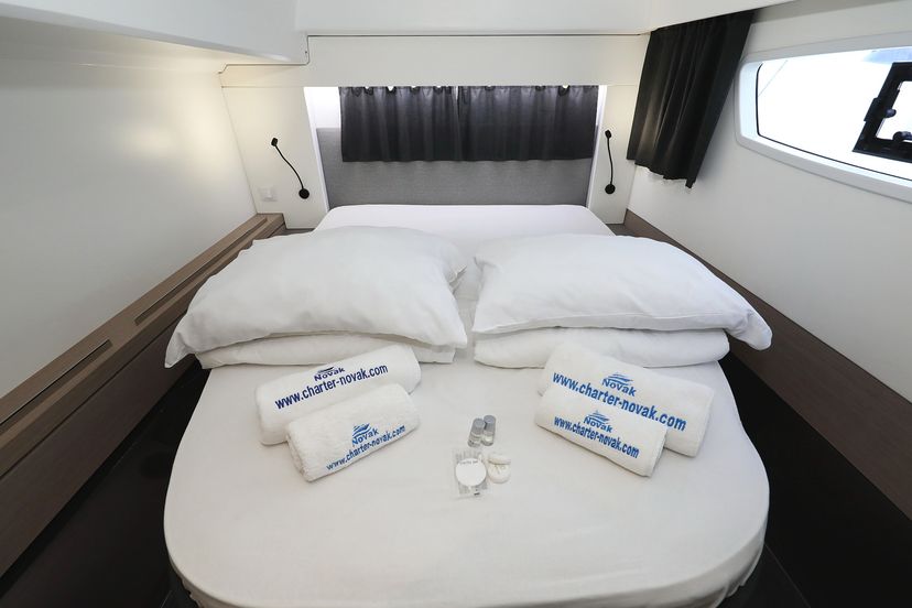 Fountaine Pajot 42 Discordia