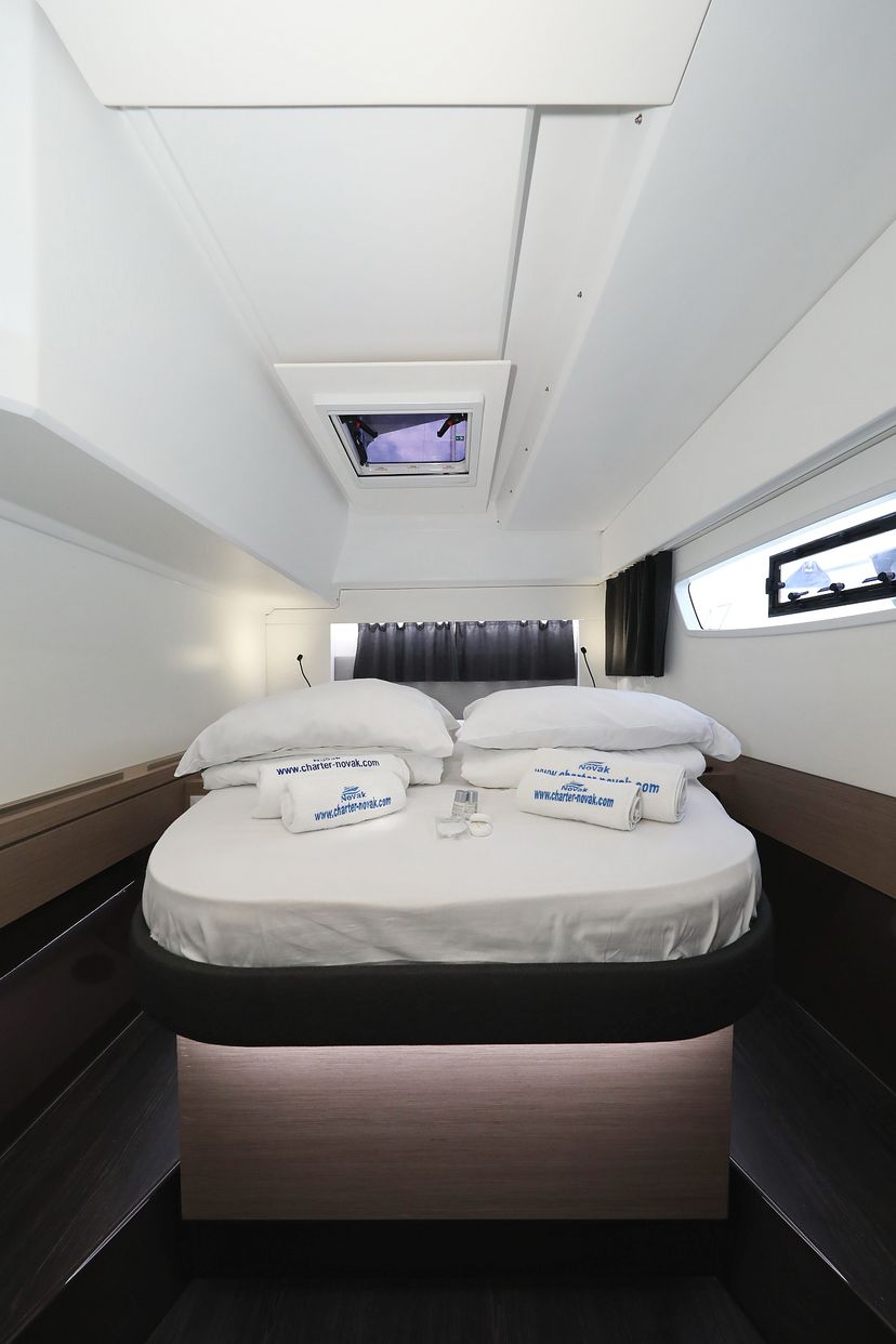 Fountaine Pajot 42 Discordia