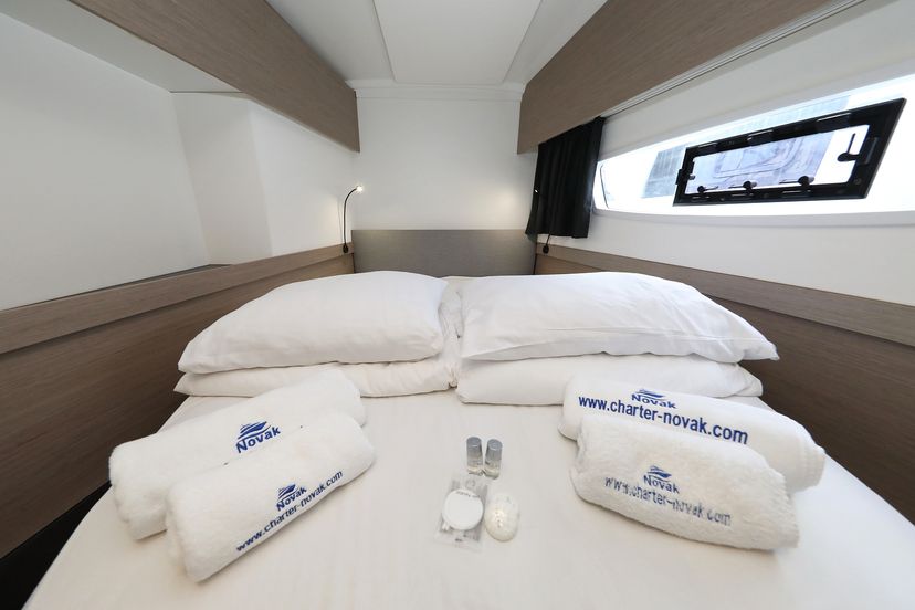 Fountaine Pajot 42 Discordia